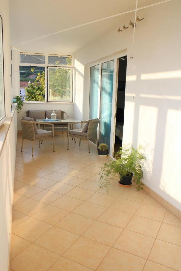 Apartment Teraferma Komiža Exterior foto